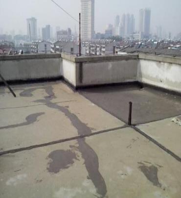 来宾市漏水维修 楼顶漏水是什么原因，楼顶漏水维修方法是什么?